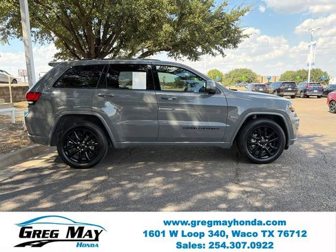 Used 2019 Jeep Grand Cherokee Altitude RWD image 9