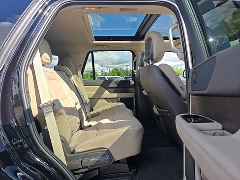 Used 2024 Lincoln Navigator Premiere image 35