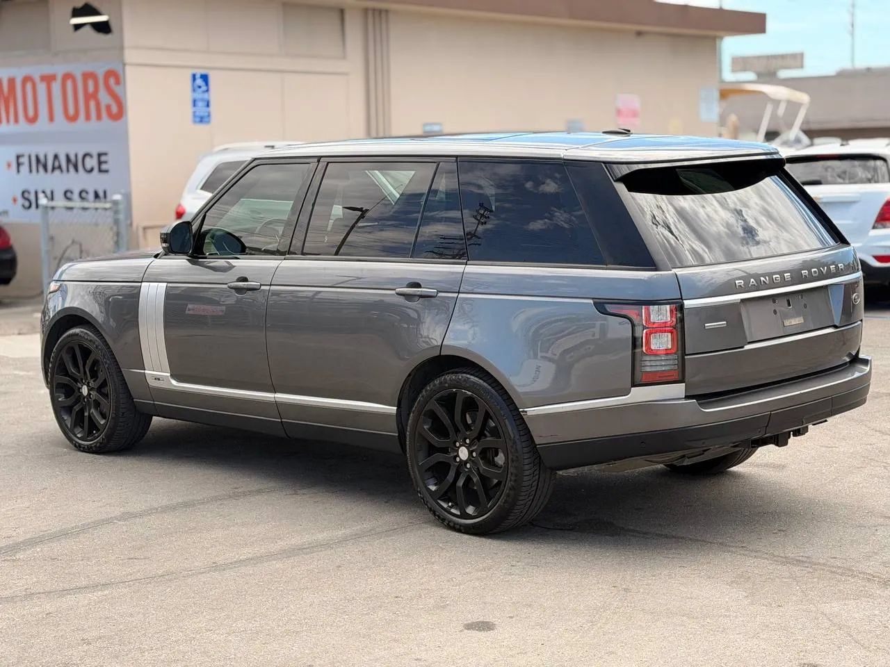 Used 2015 Land Rover Range Rover Long Wheelbase Supercharged AWD/4WD image 11