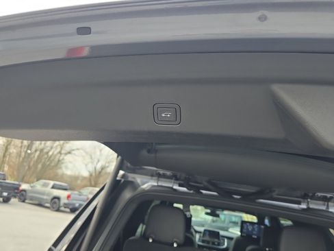 Used 2021 GMC Yukon SLT w/ SLT Premium Package image 16