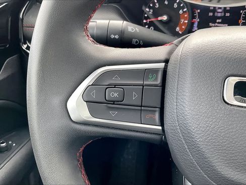 Used 2025 Jeep Compass Trailhawk AWD/4WD image 23