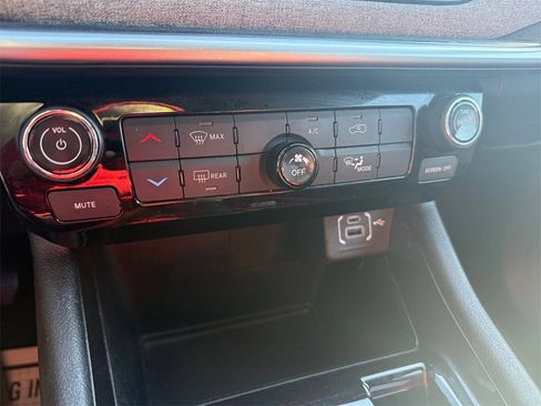 Certified 2024 Jeep Compass Latitude image 27