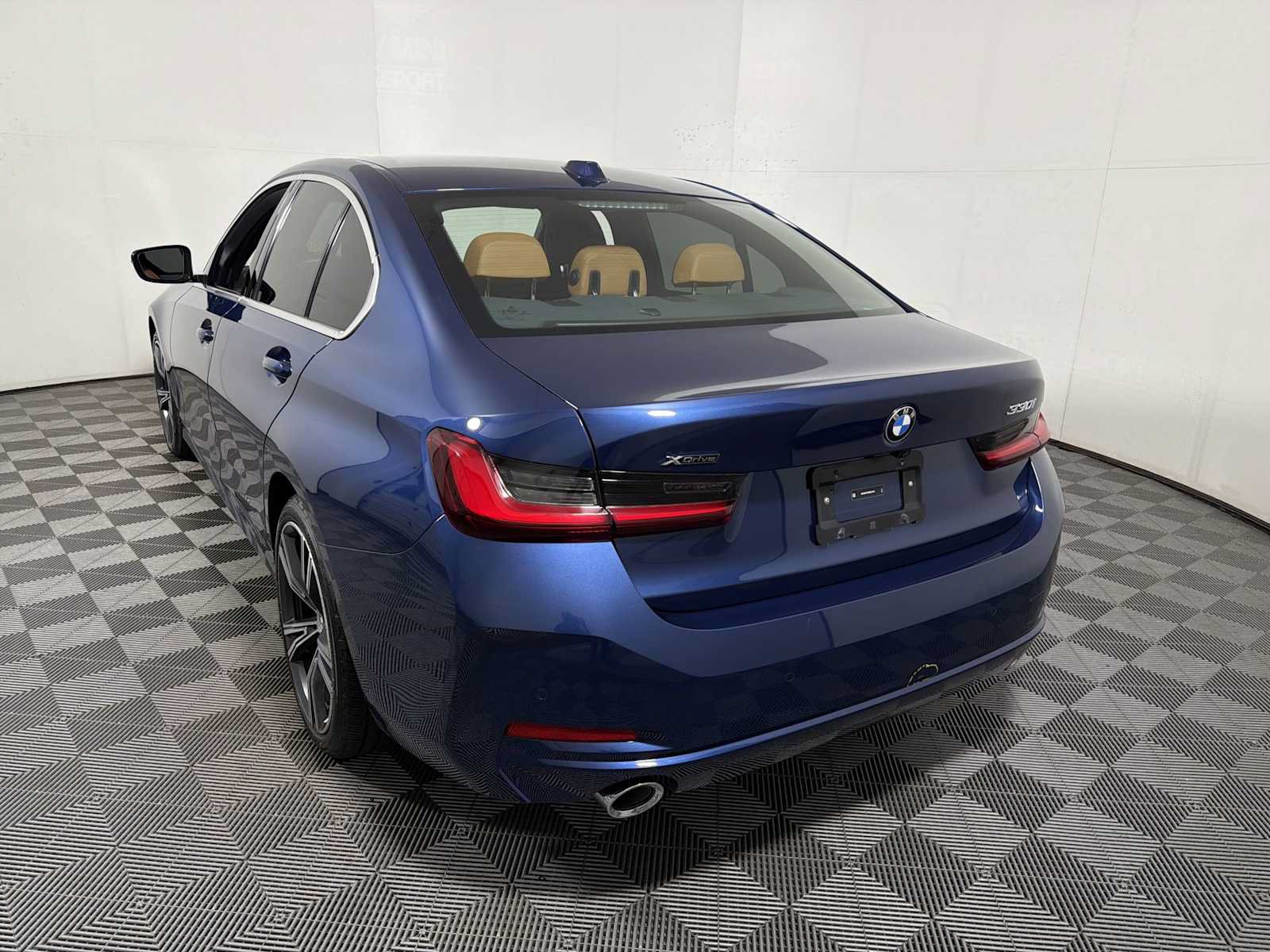 Used 2024 BMW 330i xDrive Sedan w/ Convenience Package AWD/4WD image 5