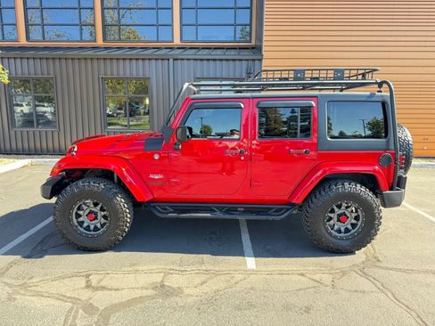 Used 2014 Jeep Wrangler Unlimited Sahara w/ Max Tow Package AWD/4WD image 2