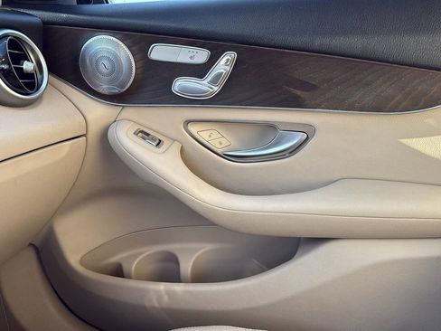 Used 2018 Mercedes-Benz GLC 300 4MATIC image 24