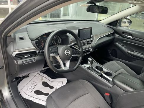 Used 2025 Nissan Altima 2.5 SV FWD image 18