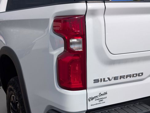Used 2023 Chevrolet Silverado 1500 ZR2 w/ Technology Package AWD/4WD image 11