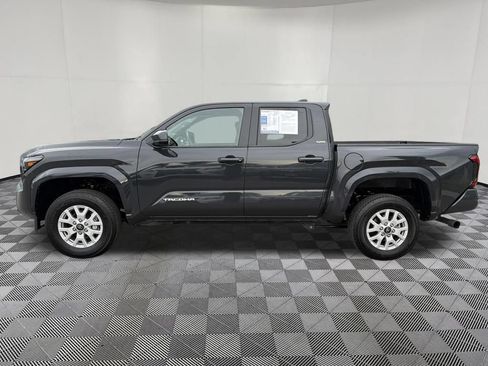 Used 2025 Toyota Tacoma SR5 AWD/4WD image 4