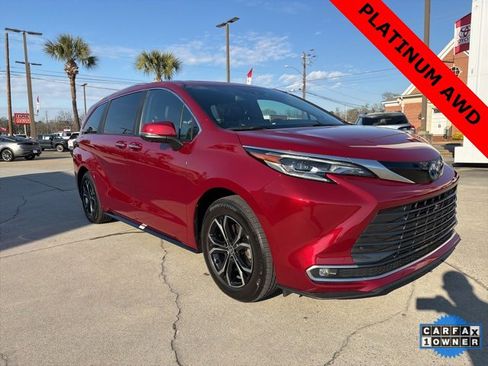 Used 2025 Toyota Sienna Platinum image 3