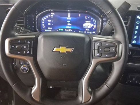 Used 2025 Chevrolet Silverado 1500 LT image 13