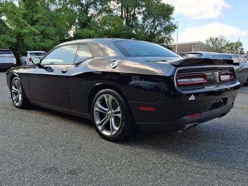 Used 2022 Dodge Challenger R/T RWD image 3