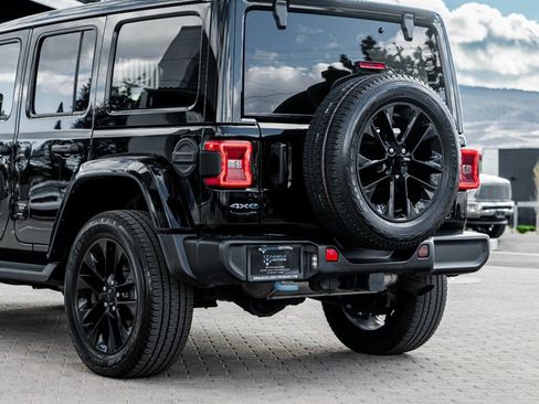 Used 2023 Jeep Wrangler Unlimited Sahara w/ Cold Weather Group AWD/4WD image 9