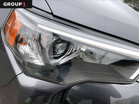 Certified 2022 Toyota 4Runner SR5 AWD/4WD image 27
