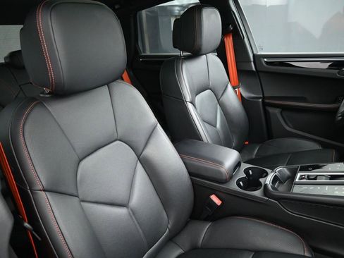 Certified 2025 Porsche Macan image 29