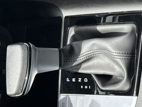 Used 2025 Hyundai Elantra SE FWD image 25