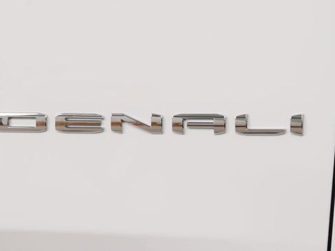Used 2024 GMC Yukon XL Denali AWD/4WD image 17