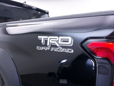 Used 2025 Toyota Tacoma TRD Off-Road AWD/4WD image 7