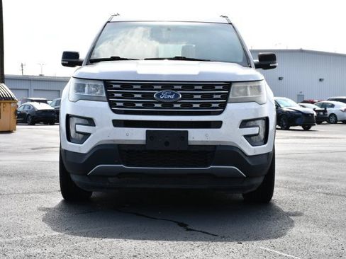 Used 2016 Ford Explorer XLT w/ Equipment Group 202A FWD image 2
