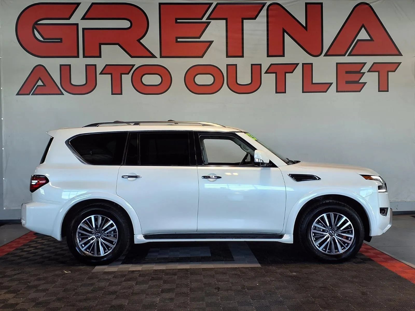 Used 2023 Nissan Armada SL w/ Captain's Chairs Package AWD/4WD image 1