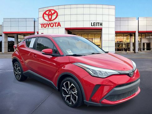 Used 2021 Toyota C-HR XLE image 3