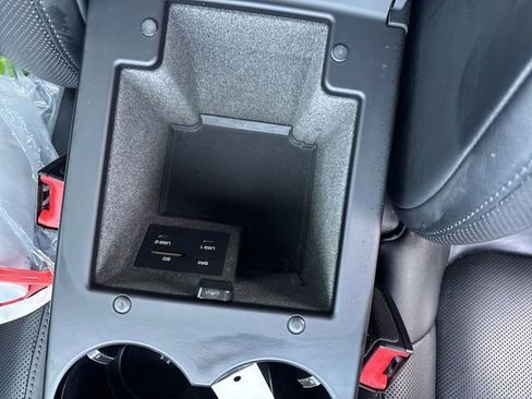 Used 2021 Porsche Macan image 32