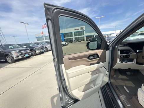 Certified 2025 GMC Yukon XL Denali w/ Denali Reserve Package AWD/4WD image 23