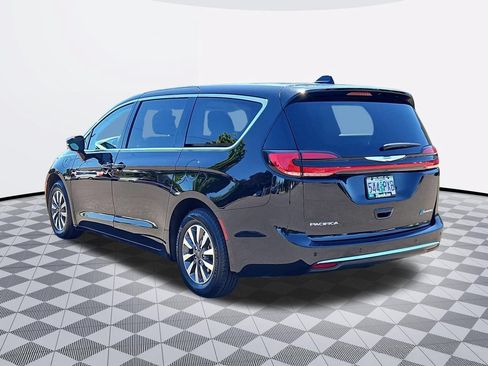 Used 2024 Chrysler Pacifica Limited FWD image 4