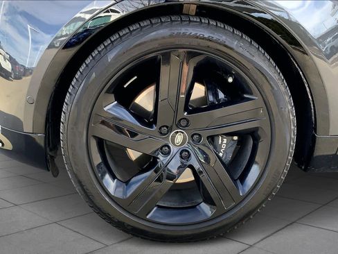 Used 2023 Land Rover Discovery Metropolitan Edition image 12