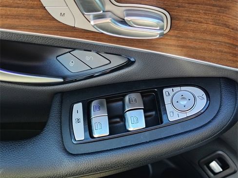 Used 2020 Mercedes-Benz GLC 300 4MATIC image 13