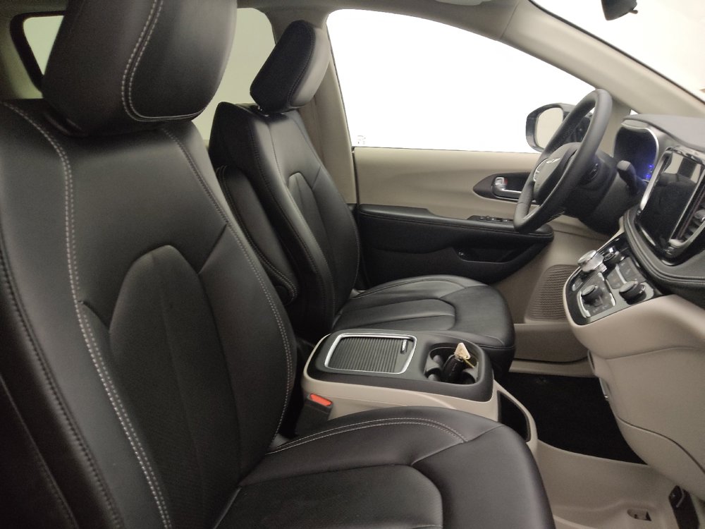 Used 2024 Chrysler Pacifica Limited FWD image 21