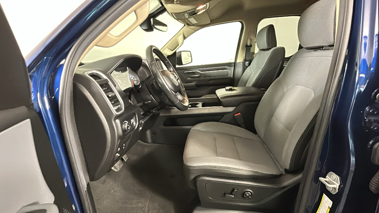 Used 2020 RAM 1500 Big Horn AWD/4WD image 14