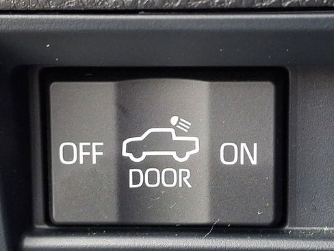 Used 2025 Toyota Tundra Limited AWD/4WD image 23