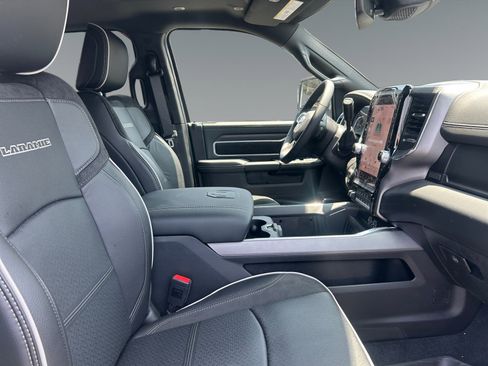 New 2026 RAM 2500 Laramie AWD/4WD image 15