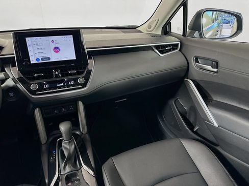 Certified 2025 Toyota Corolla Cross XLE w/ Convenience Package FWD image 23