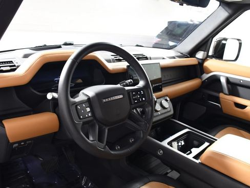 Used 2024 Land Rover Defender 130 X-Dynamic SE AWD/4WD image 12