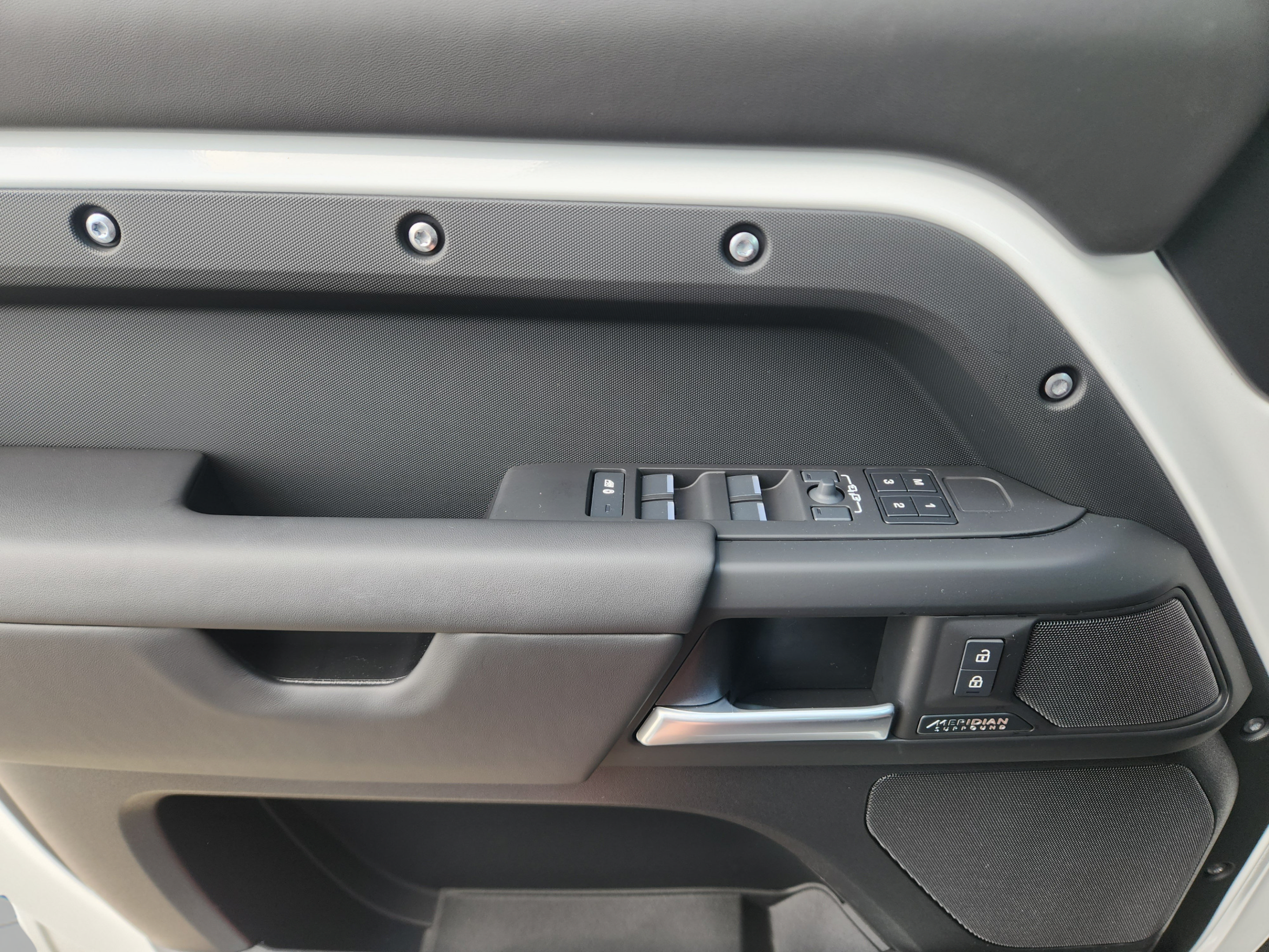 New 2026 Land Rover Defender 130 X-Dynamic SE AWD/4WD image 17