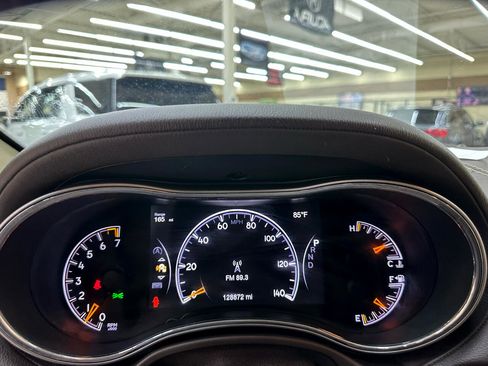 Used 2018 Jeep Grand Cherokee Overland image 25