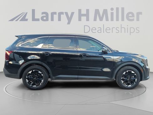 Used 2025 Kia Sorento S w/ Panoramic Sunroof Package FWD image 6