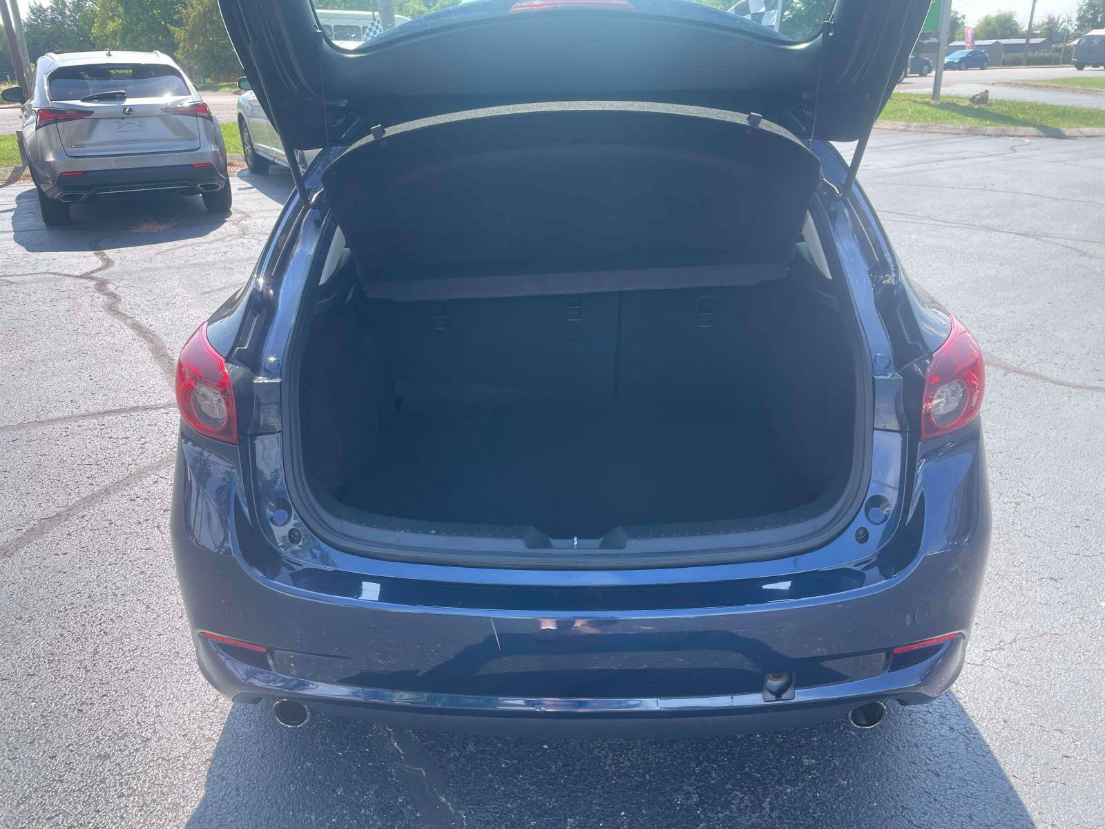 Used 2018 MAZDA MAZDA3 Touring FWD image 6