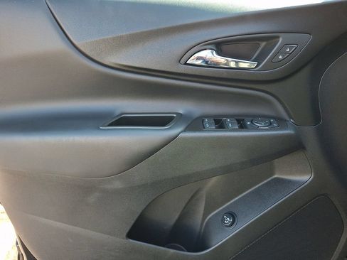 Used 2024 Chevrolet Equinox LT FWD image 16