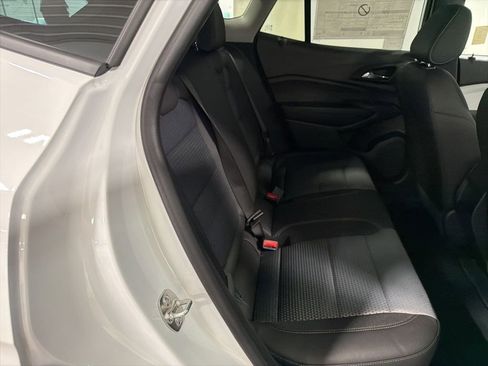 New 2026 Chevrolet Trax LT w/ Sunroof Package FWD image 19