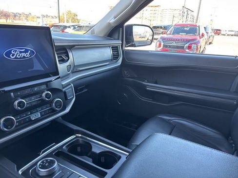 Used 2024 Ford Expedition XLT image 25