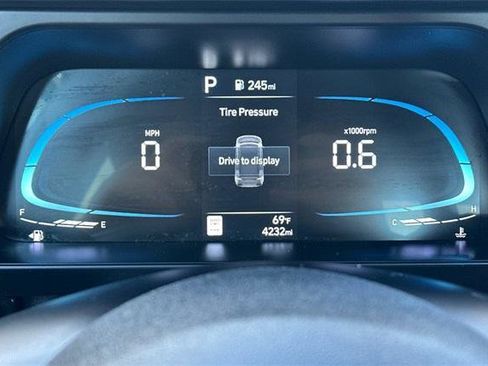 Certified 2025 Hyundai Elantra Sport image 24