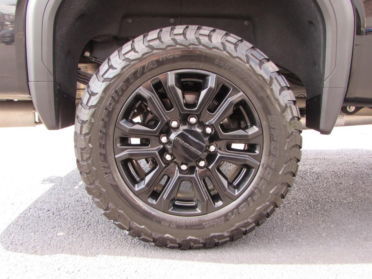 Used 2023 GMC Sierra 3500 Denali w/ Denali Black Diamond Edition AWD/4WD image 9