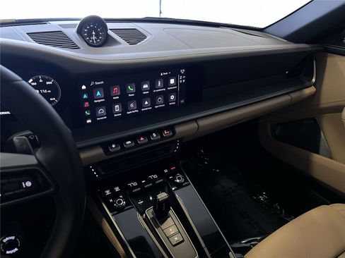 Certified 2024 Porsche 911 image 18