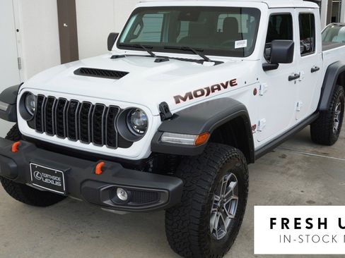 Used 2025 Jeep Gladiator Mojave w/ Convenience Group image 1