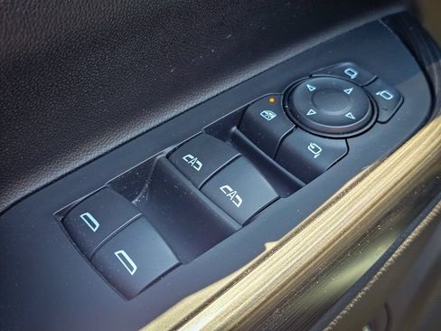 Used 2023 GMC Acadia SLT w/ Technology Package AWD/4WD image 12