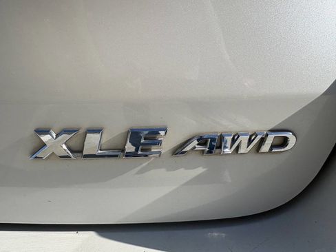 Used 2019 Toyota Highlander XLE AWD/4WD image 13