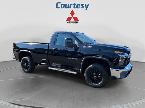 Used 2022 Chevrolet Silverado 3500 LT w/ Convenience Package AWD/4WD image 8