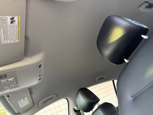 Used 2017 Volkswagen e-Golf SEL Premium image 21